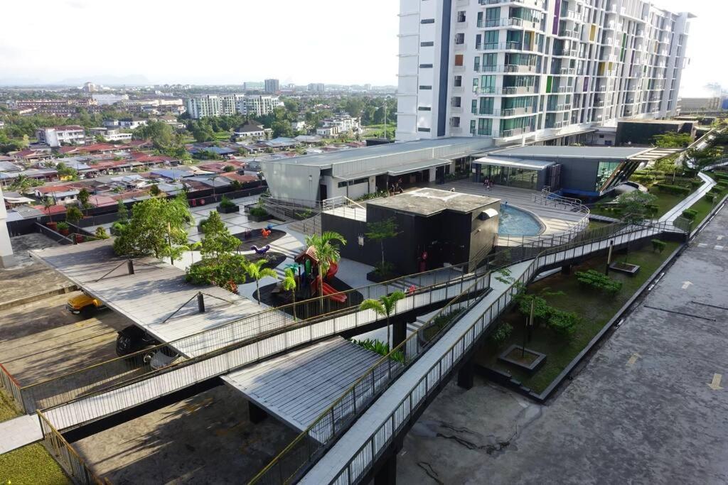 8Pax Cozy Home Stay Jazz Suites 1 Vivacity Kuching Sarawak 3Br المظهر الخارجي الصورة