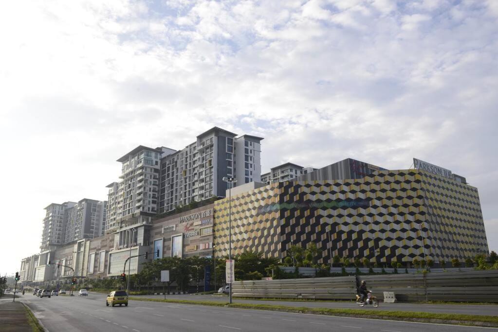 8Pax Cozy Home Stay Jazz Suites 1 Vivacity Kuching Sarawak 3Br المظهر الخارجي الصورة