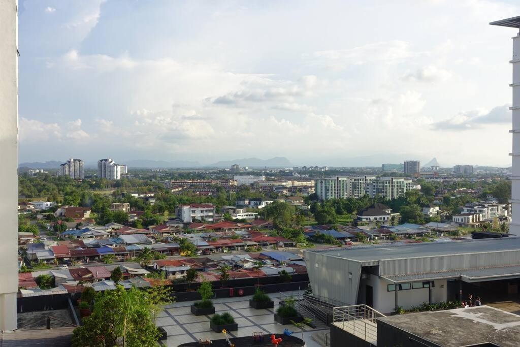 8Pax Cozy Home Stay Jazz Suites 1 Vivacity Kuching Sarawak 3Br المظهر الخارجي الصورة
