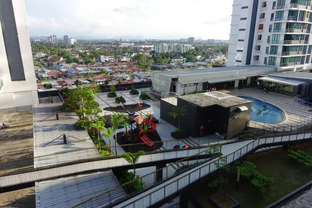8Pax Cozy Home Stay Jazz Suites 1 Vivacity Kuching Sarawak 3Br المظهر الخارجي الصورة